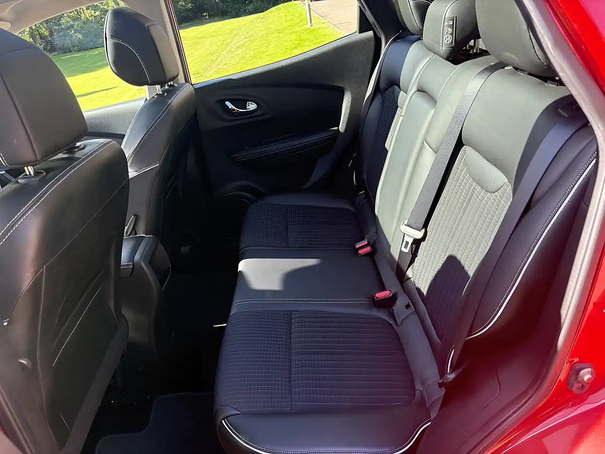 Used 2016 Renault Kadjar Signature Nav Red - Interior and Exterior details 15