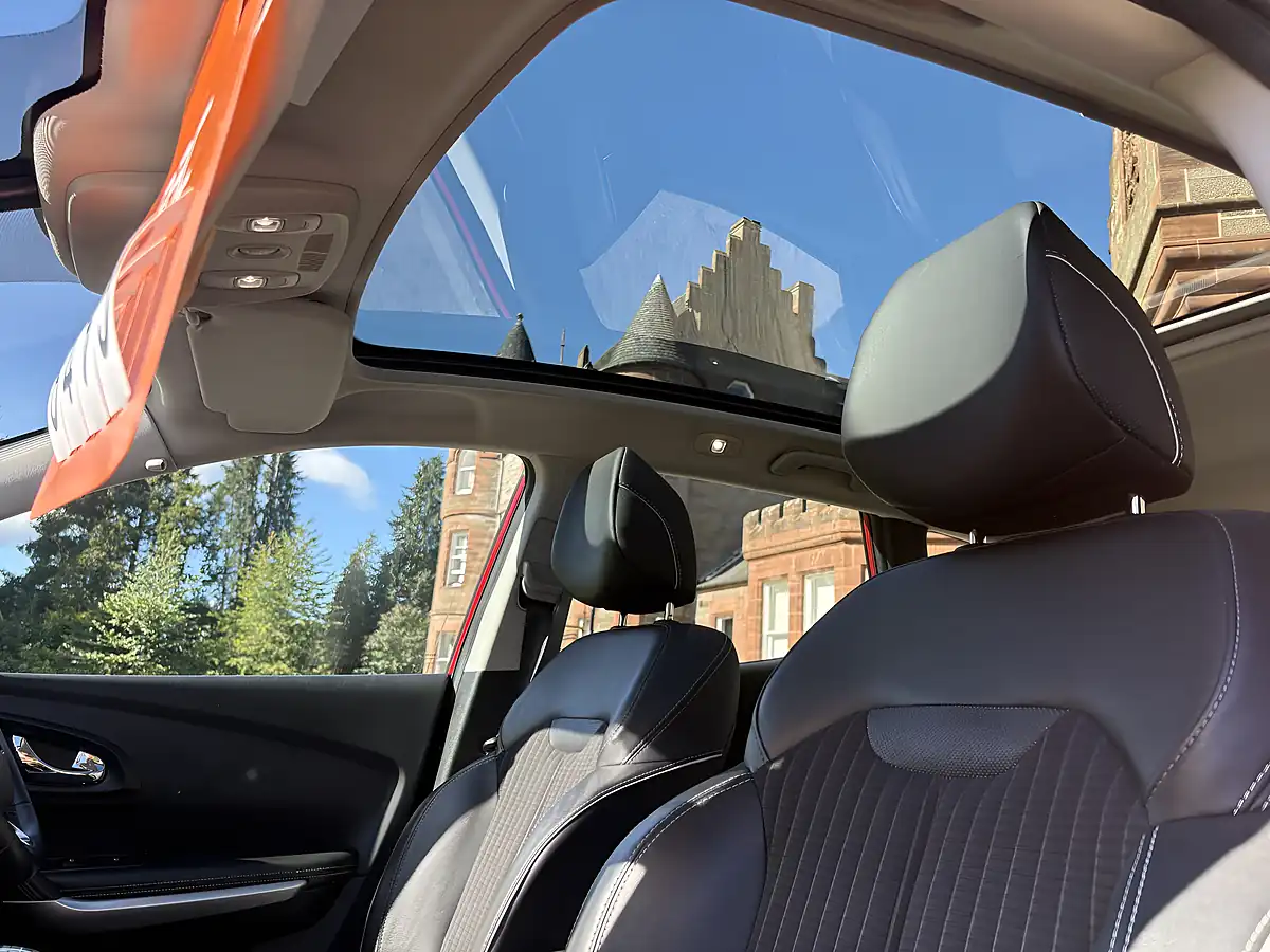 Used 2016 Renault Kadjar Signature Nav Red - Interior and Exterior details 8