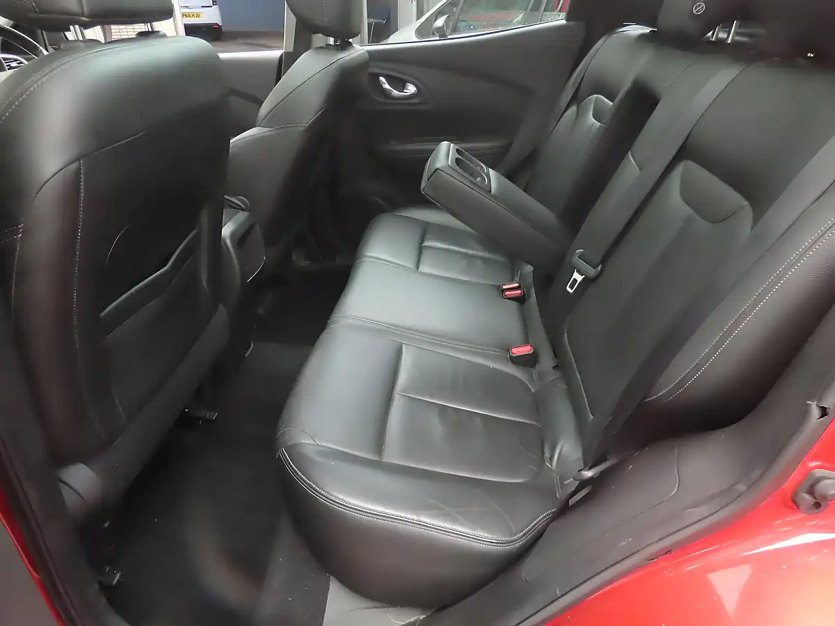Used 2016 Renault Kadjar Signature Nav Red - Interior and Exterior details 7