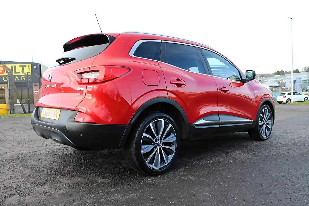 Used 2016 Renault Kadjar Signature Red - Interior and Exterior details 11