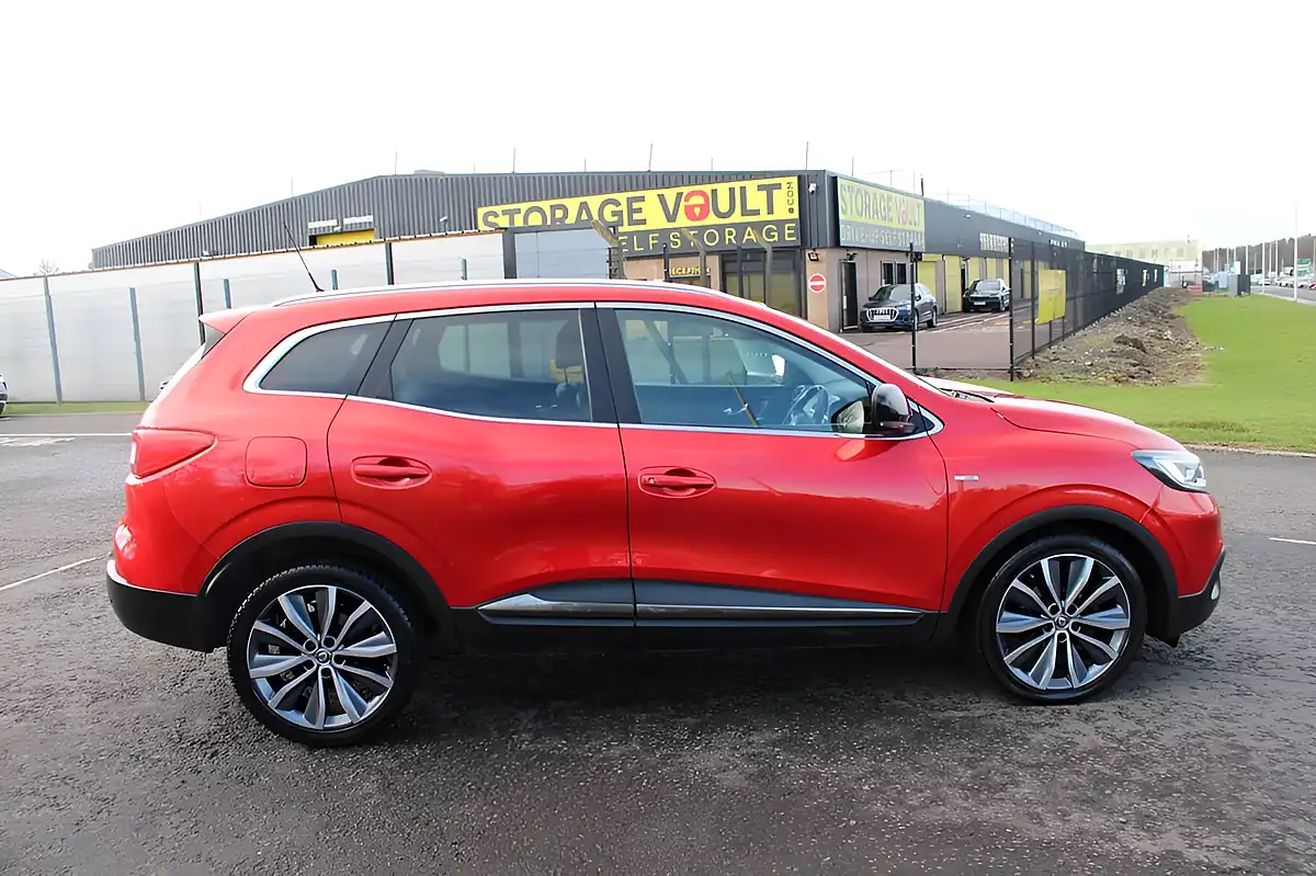 Used 2016 Renault Kadjar Signature Red - Interior and Exterior details 13