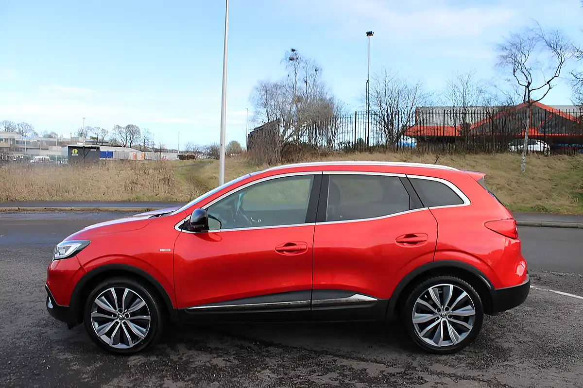 Used 2016 Renault Kadjar Signature Red - Interior and Exterior details 2