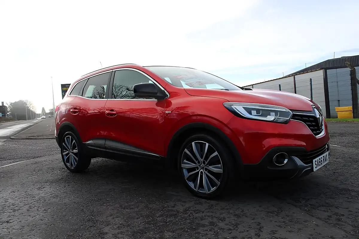 Used 2016 Renault Kadjar Signature Red - Interior and Exterior details 3