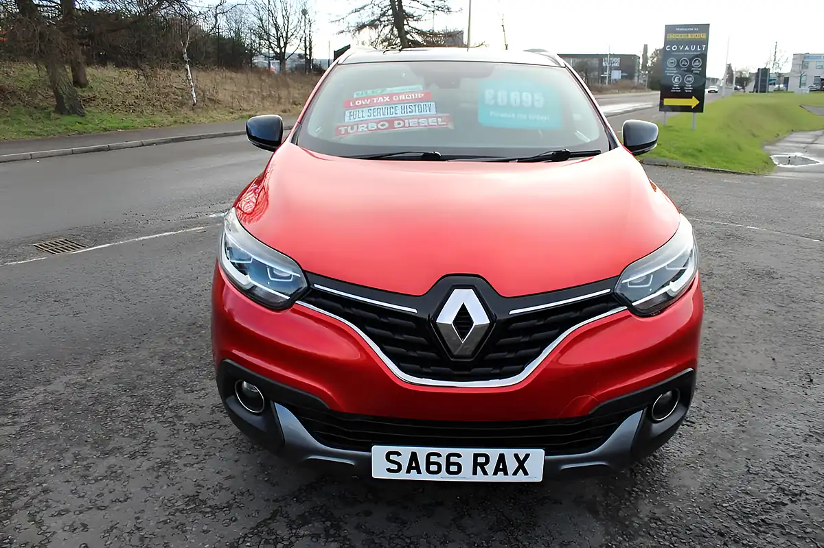 Used 2016 Renault Kadjar Signature Red - Interior and Exterior details 4
