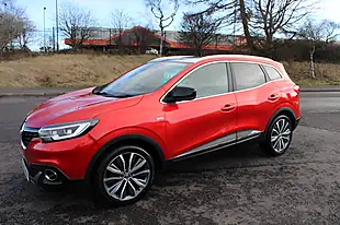 Used 2016 Renault Kadjar Signature Red - Interior and Exterior details 6