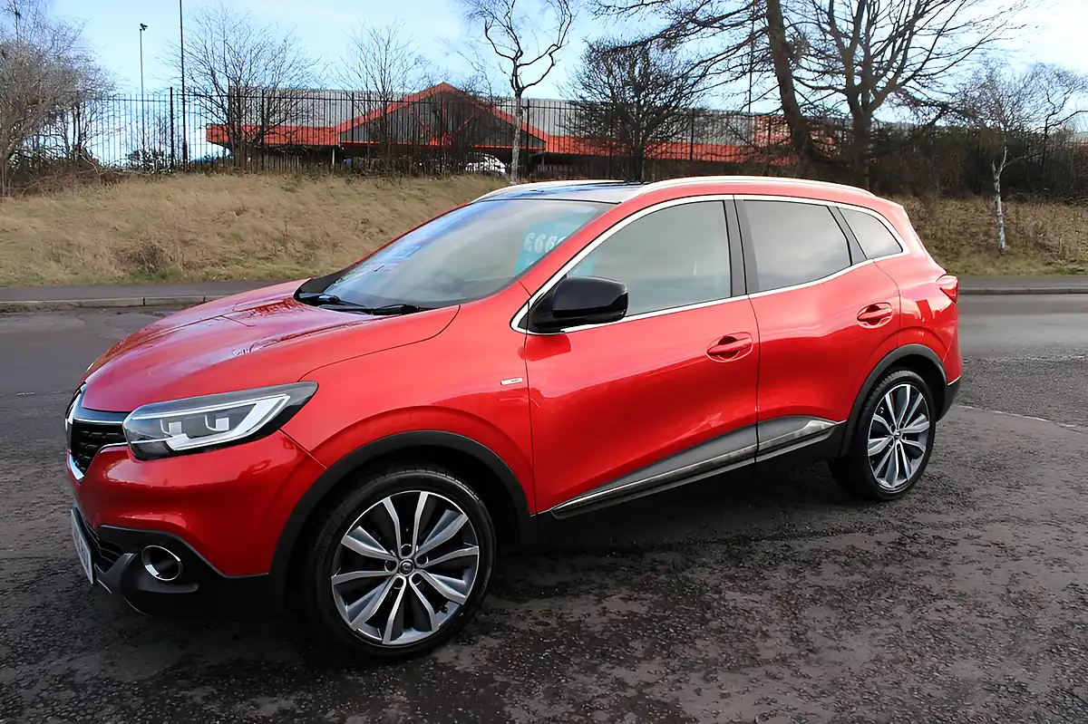 Used 2016 Renault Kadjar Signature Red - Interior and Exterior details 6