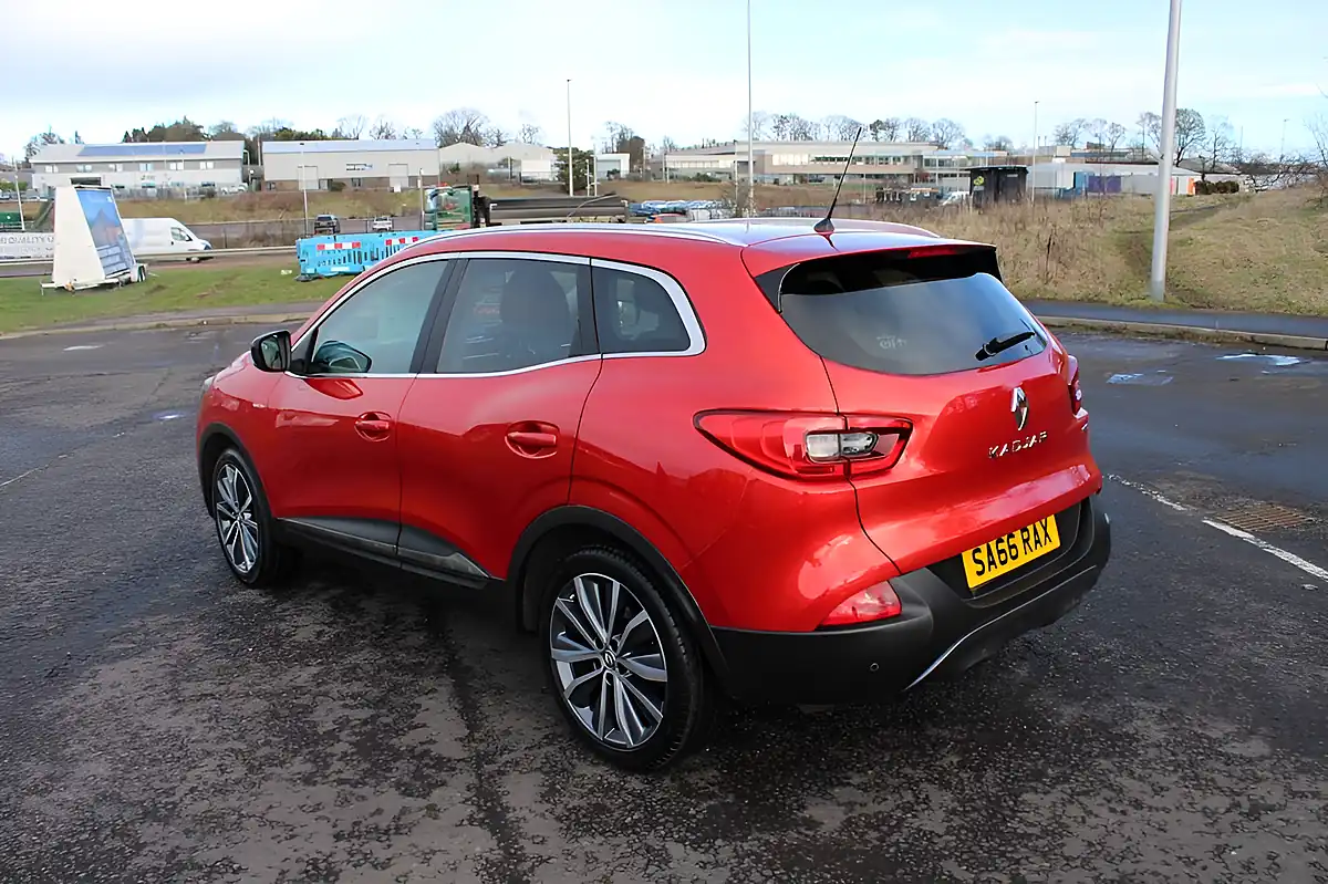 Used 2016 Renault Kadjar Signature Red - Interior and Exterior details 9