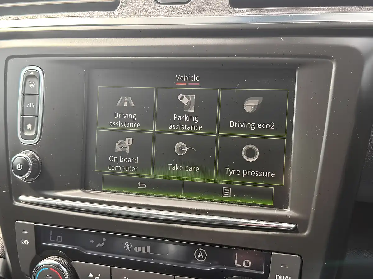 Used 2016 Renault Kadjar Signature S Nav Black - Interior and Exterior details 14