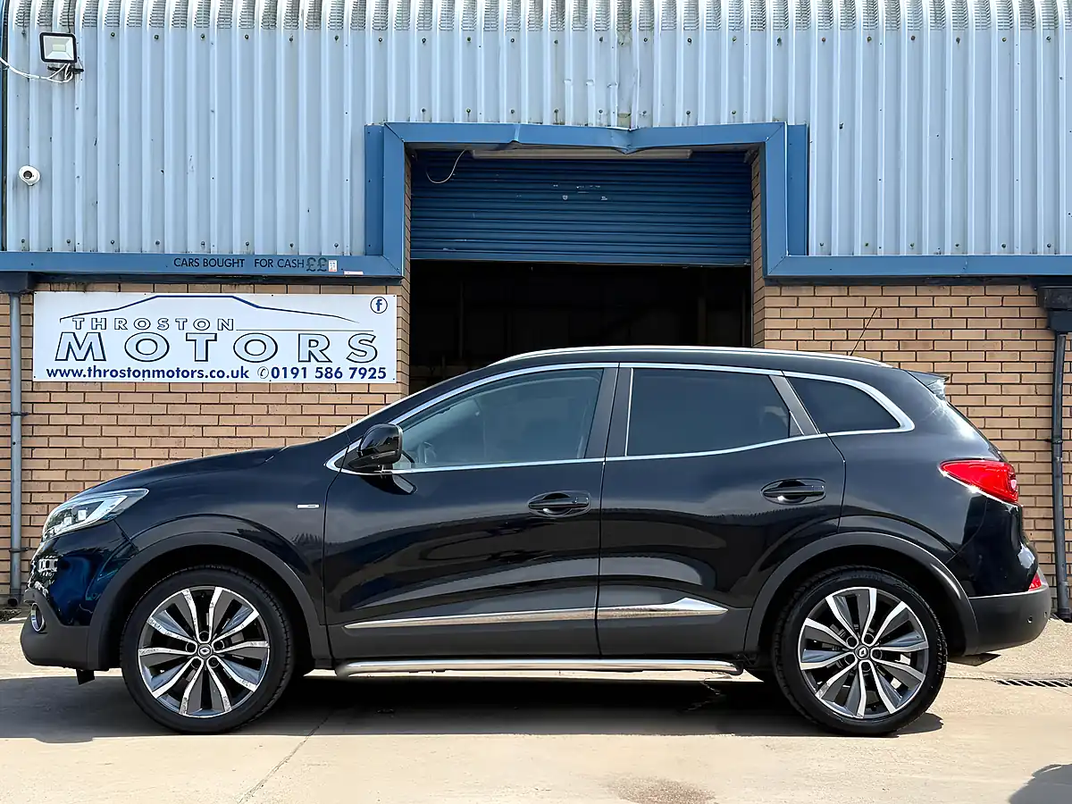 Used 2016 Renault Kadjar Signature S Nav Black - Interior and Exterior details 5
