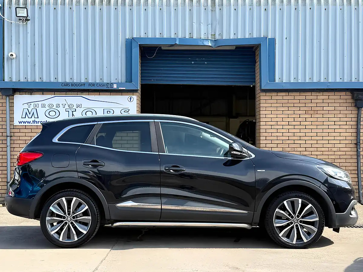 Used 2016 Renault Kadjar Signature S Nav Black - Interior and Exterior details 6