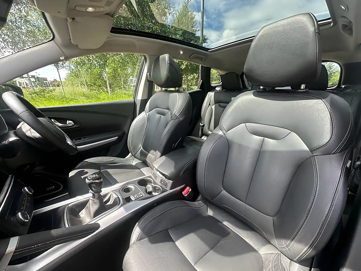 Used 2016 Renault Kadjar Signature S Nav Black - Interior and Exterior details 6