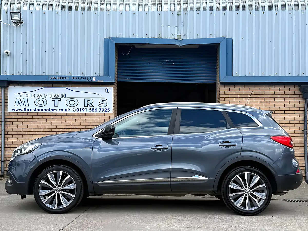 Used 2016 Renault Kadjar Signature S Nav Grey - Interior and Exterior details 5