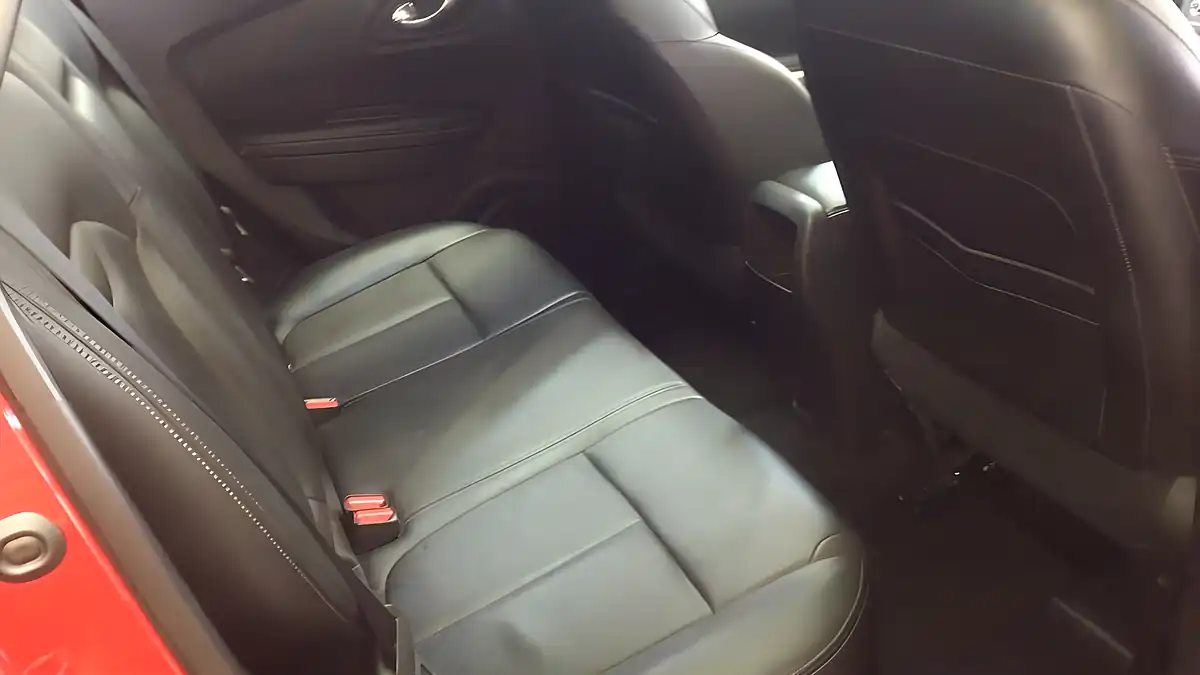 Used 2016 Renault Kadjar Signature S Nav Red - Interior and Exterior details 10