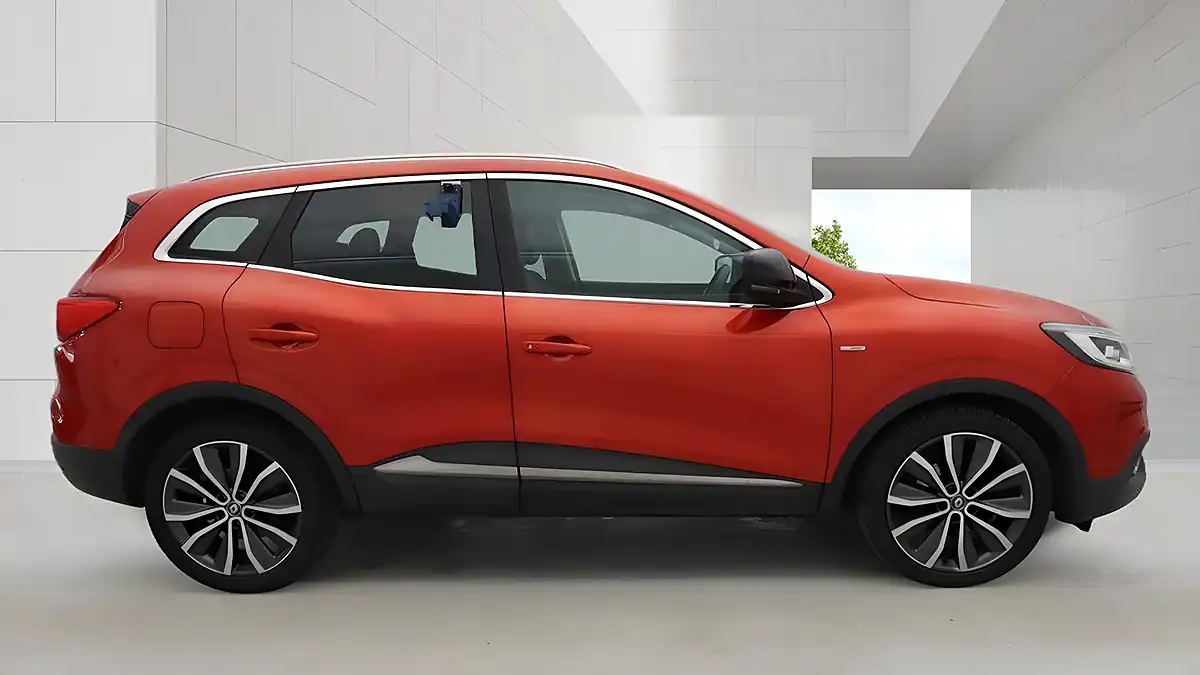 Used 2016 Renault Kadjar Signature S Nav Red - Interior and Exterior details 5