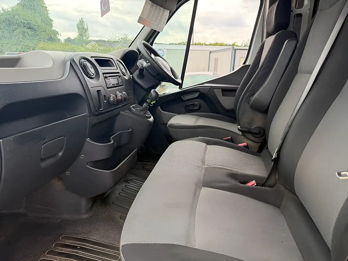 Used 2016 Renault Master Business White - Interior and Exterior details 11