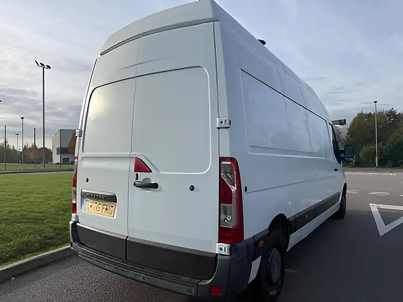 Used 2016 Renault Master Energy 35 Business White - Interior and Exterior details 3