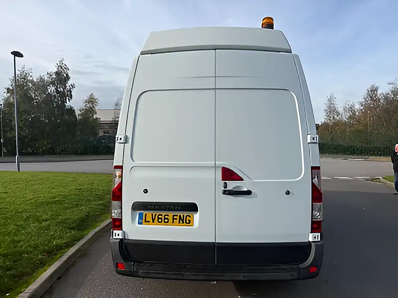 Used 2016 Renault Master Energy 35 Business White - Interior and Exterior details 4