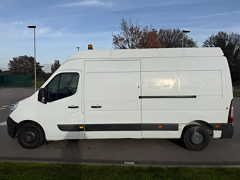 Used 2016 Renault Master Energy 35 Business White - Interior and Exterior details 6