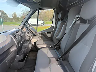 Used 2016 Renault Master Energy 35 Business White - Interior and Exterior details 9