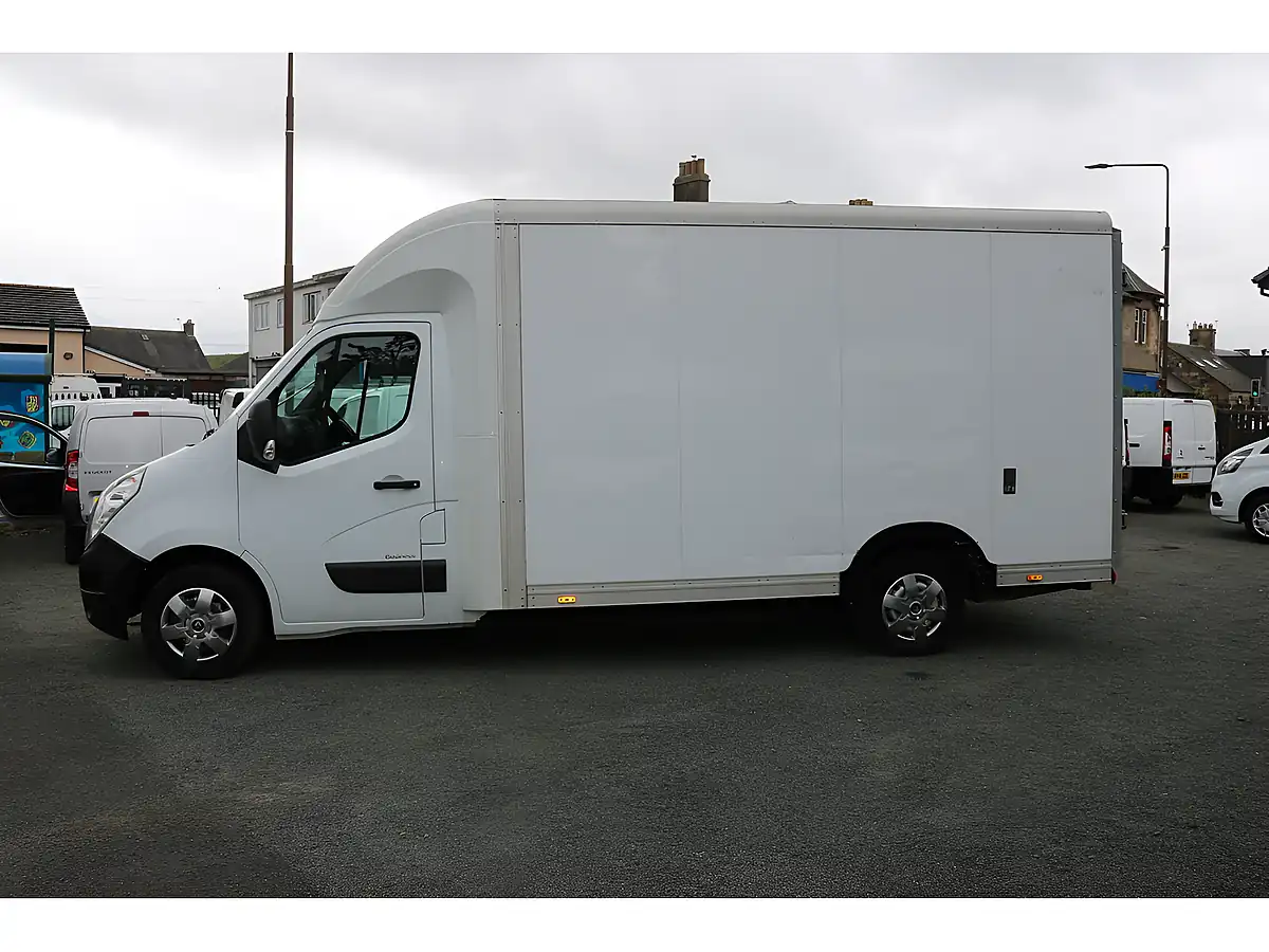 Used 2016 Renault Master Ll35 Business L/R Luton White - Interior and Exterior details 4