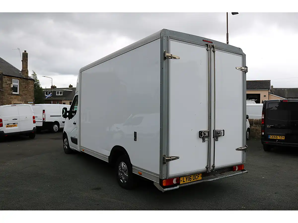 Used 2016 Renault Master Ll35 Business L/R Luton White - Interior and Exterior details 5