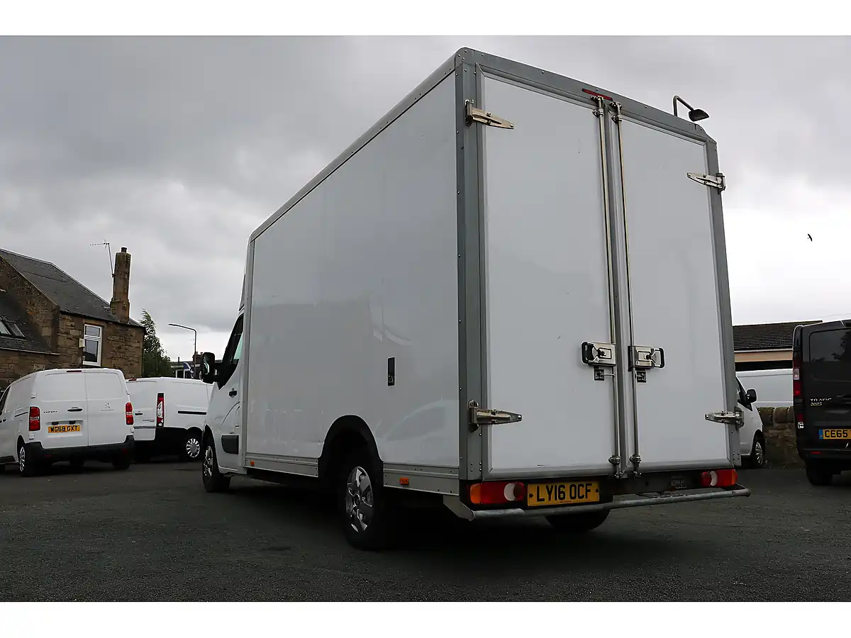 Used 2016 Renault Master Ll35 Business L/R Luton White - Interior and Exterior details 6