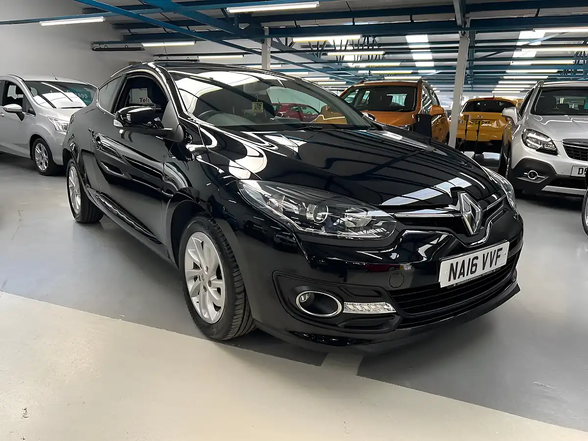 Used 2016 Renault Megane Dynamique Nav Diamond Black - Front View