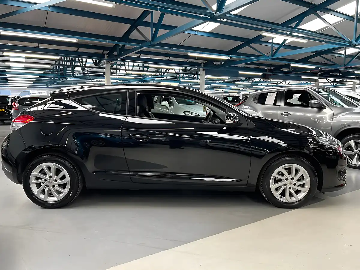 Used 2016 Renault Megane Dynamique Nav Diamond Black - Interior and Exterior details 4