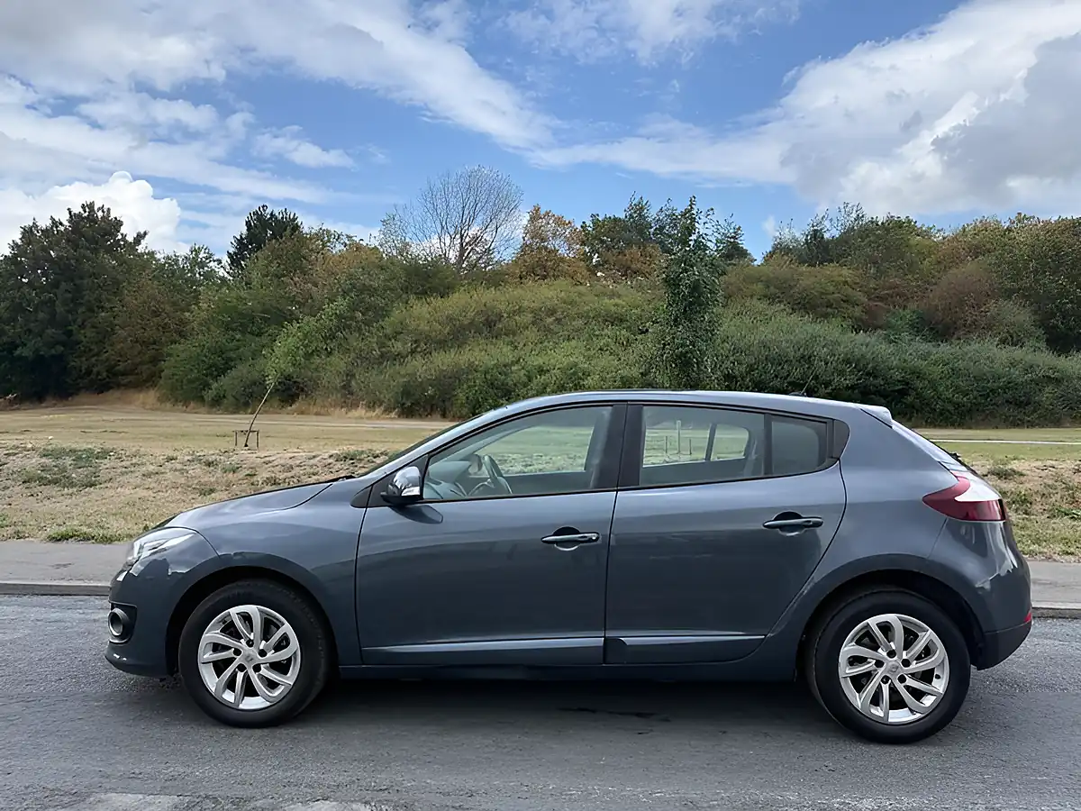Used 2016 Renault Megane Dynamique Nav Grey - Interior and Exterior details 4