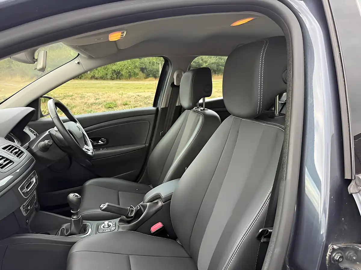 Used 2016 Renault Megane Dynamique Nav Grey - Interior and Exterior details 8