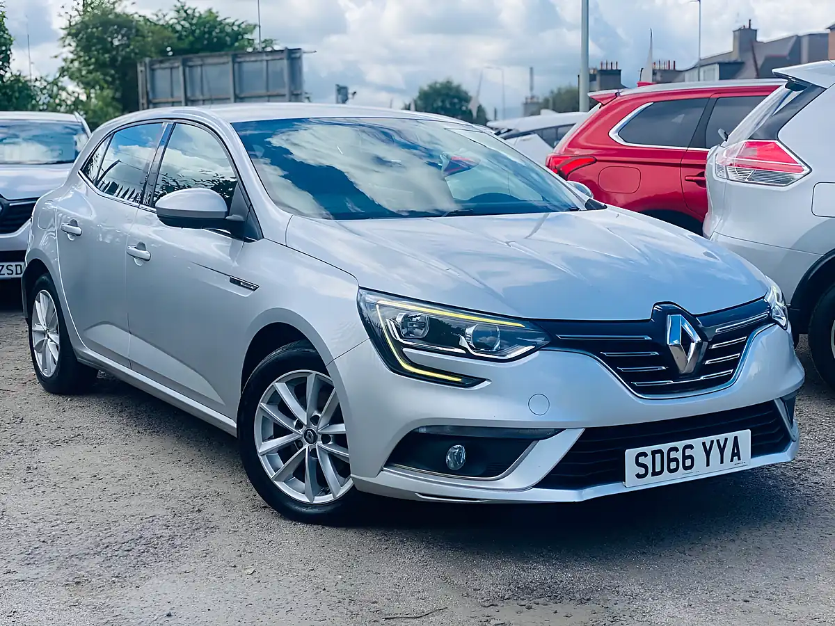 Used 2016 Renault Megane Dynamique Nav Silver - Front View