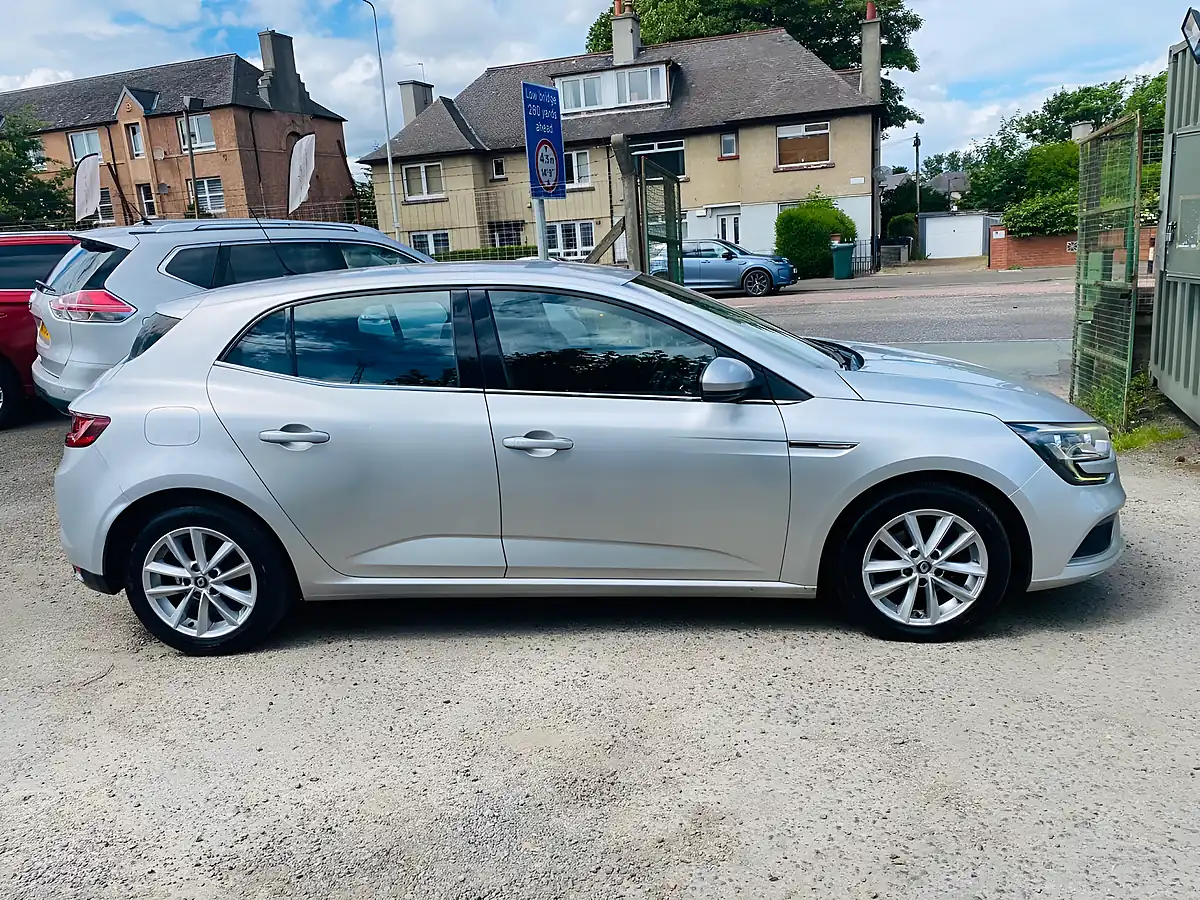 Used 2016 Renault Megane Dynamique Nav Silver - Interior and Exterior details 10