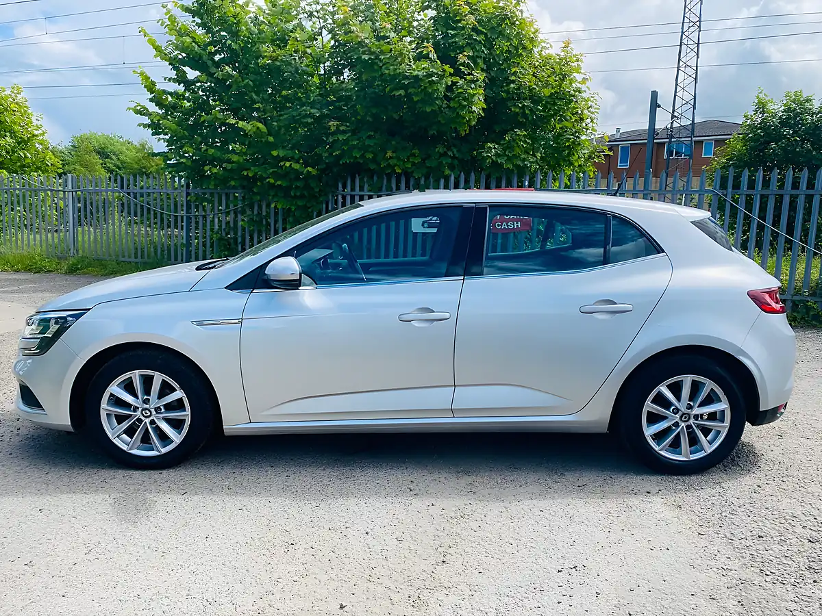 Used 2016 Renault Megane Dynamique Nav Silver - Interior and Exterior details 11