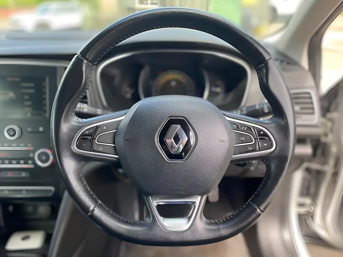 Used 2016 Renault Megane Dynamique Nav Silver - Interior and Exterior details 16