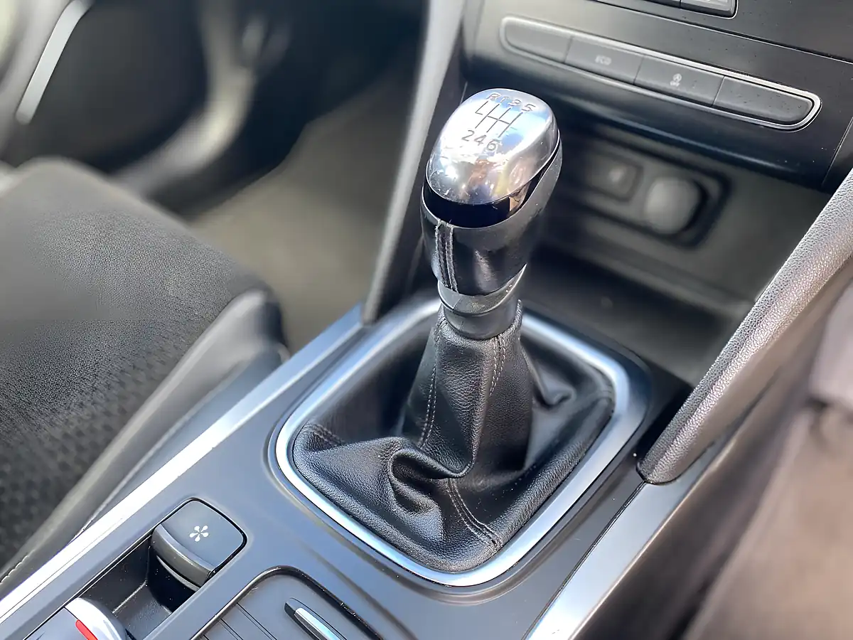 Used 2016 Renault Megane Dynamique Nav Silver - Interior and Exterior details 20
