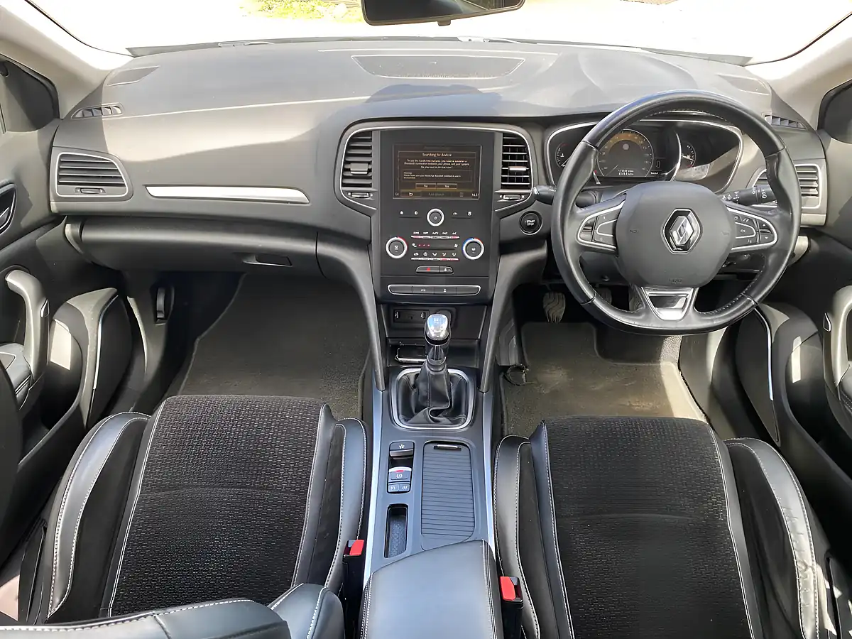 Used 2016 Renault Megane Dynamique Nav Silver - Interior and Exterior details 4