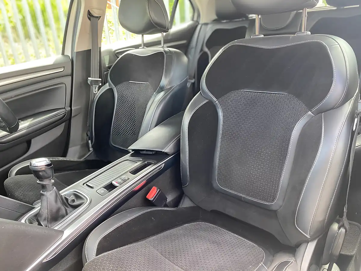 Used 2016 Renault Megane Dynamique Nav Silver - Interior and Exterior details 6