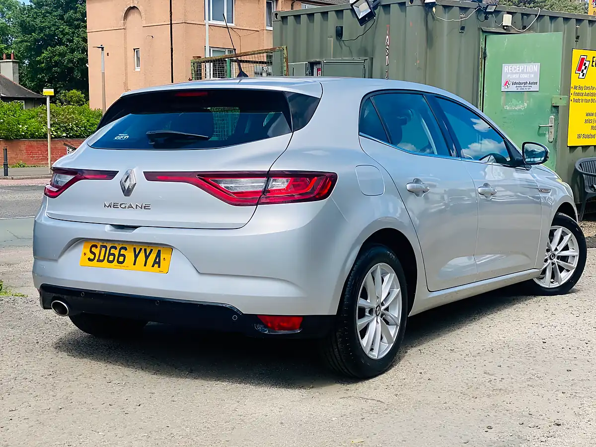 Used 2016 Renault Megane Dynamique Nav Silver - Interior and Exterior details 7