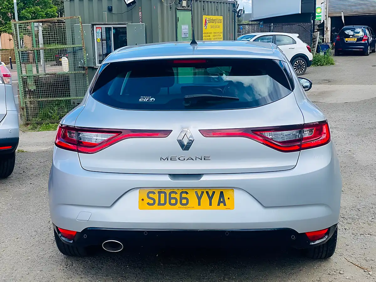 Used 2016 Renault Megane Dynamique Nav Silver - Interior and Exterior details 8