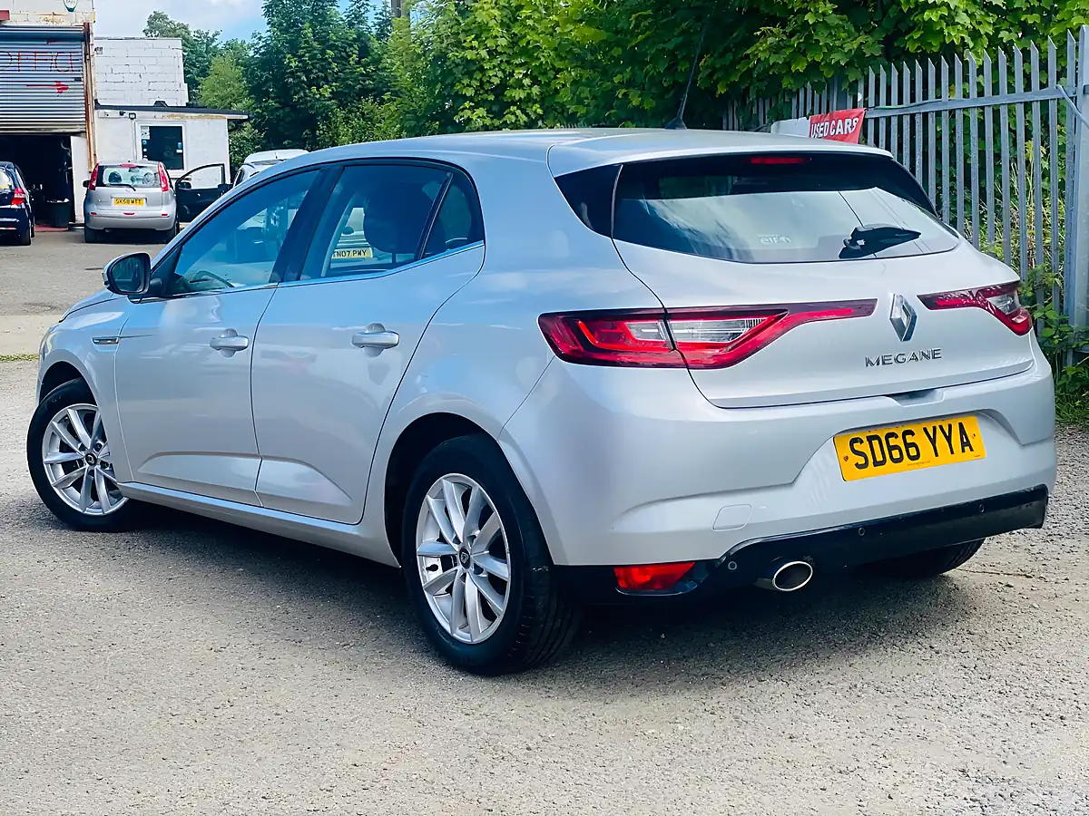 Used 2016 Renault Megane Dynamique Nav Silver - Interior and Exterior details 9