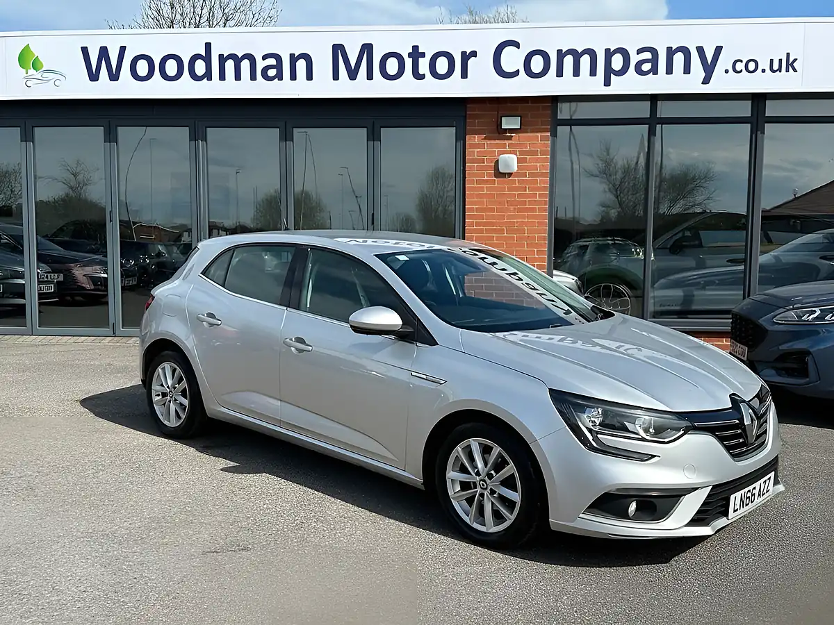 Used 2016 Renault Megane Dynamique Nav Silver - Front View