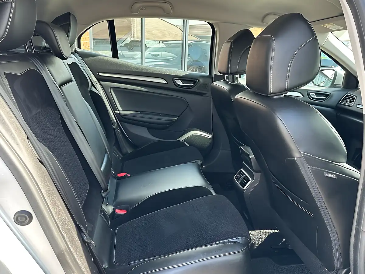 Used 2016 Renault Megane Dynamique Nav Silver - Interior and Exterior details 10