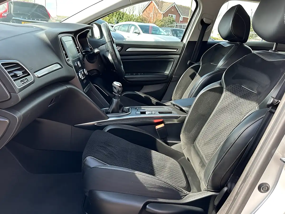 Used 2016 Renault Megane Dynamique Nav Silver - Interior and Exterior details 12