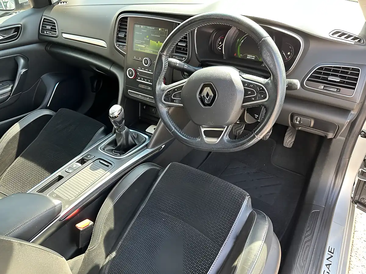 Used 2016 Renault Megane Dynamique Nav Silver - Interior and Exterior details 13