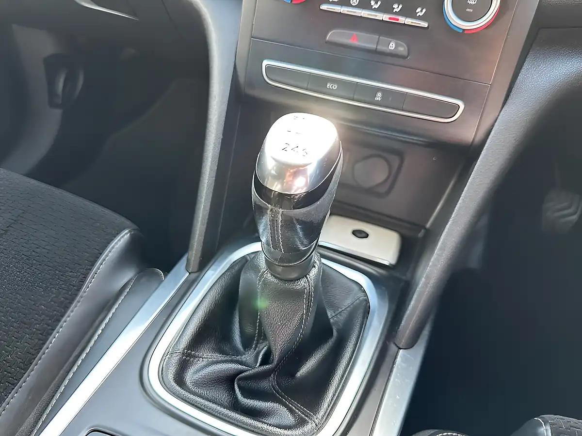 Used 2016 Renault Megane Dynamique Nav Silver - Interior and Exterior details 16