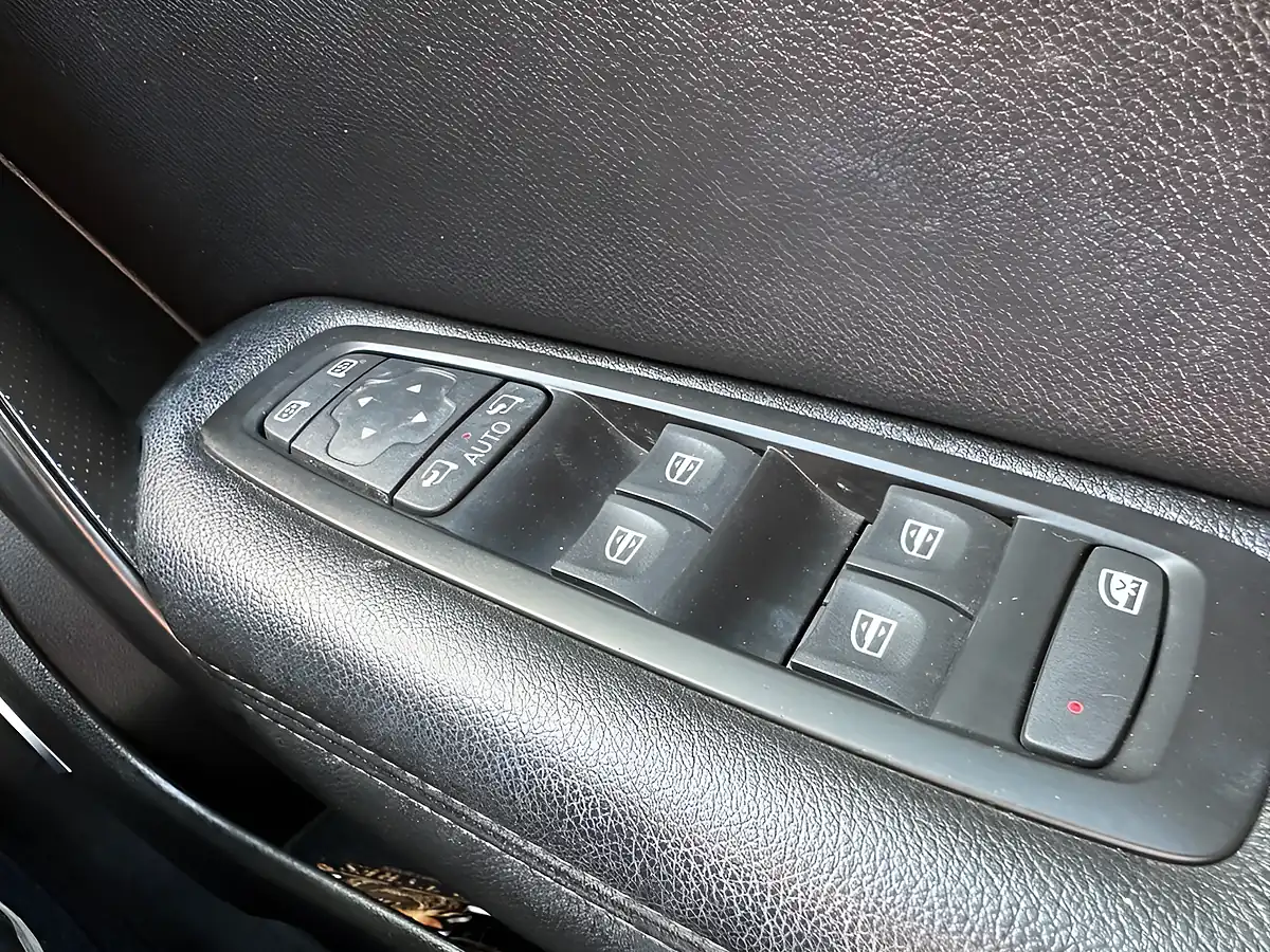 Used 2016 Renault Megane Dynamique Nav Silver - Interior and Exterior details 18