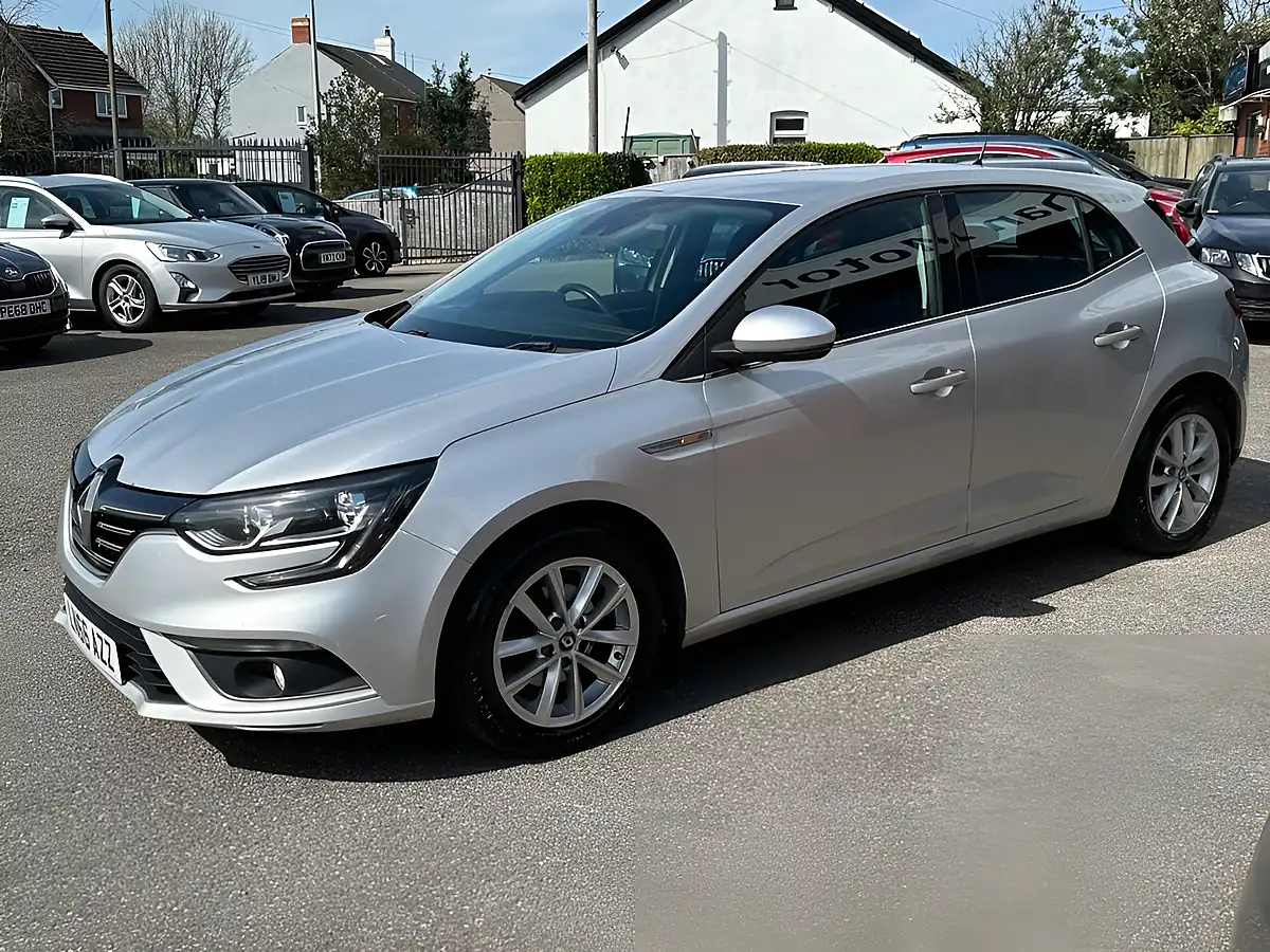 Used 2016 Renault Megane Dynamique Nav Silver - Interior and Exterior details 3