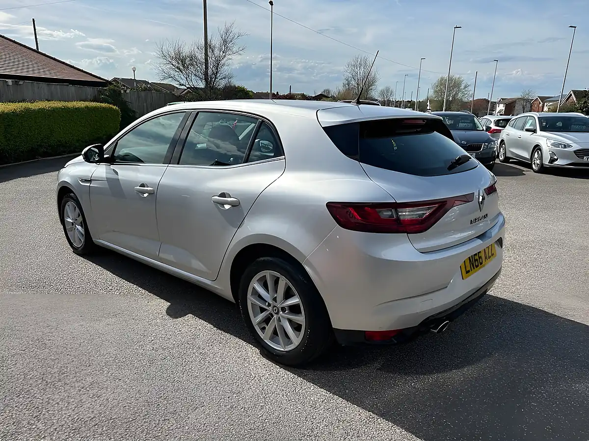 Used 2016 Renault Megane Dynamique Nav Silver - Interior and Exterior details 5
