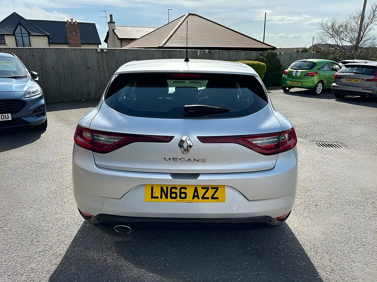 Used 2016 Renault Megane Dynamique Nav Silver - Interior and Exterior details 6