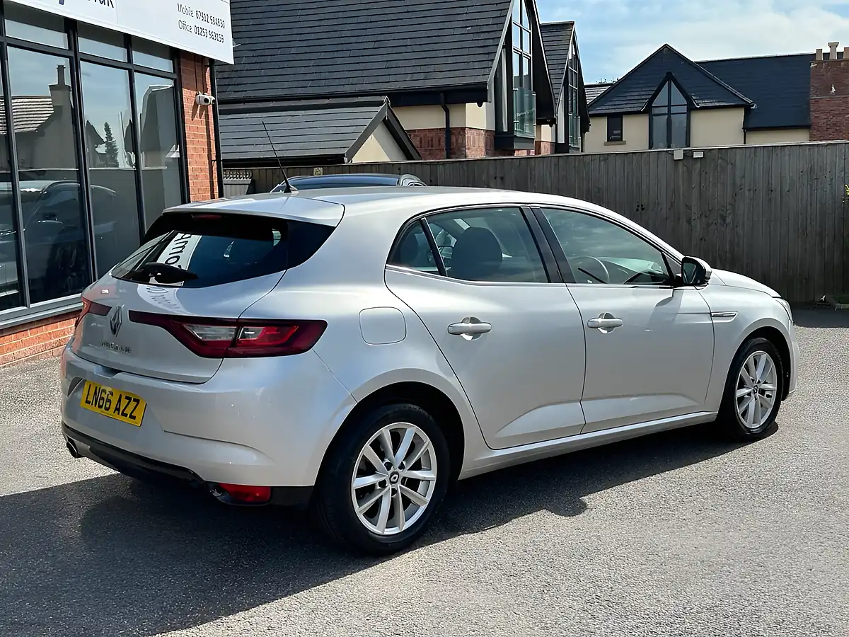 Used 2016 Renault Megane Dynamique Nav Silver - Interior and Exterior details 7